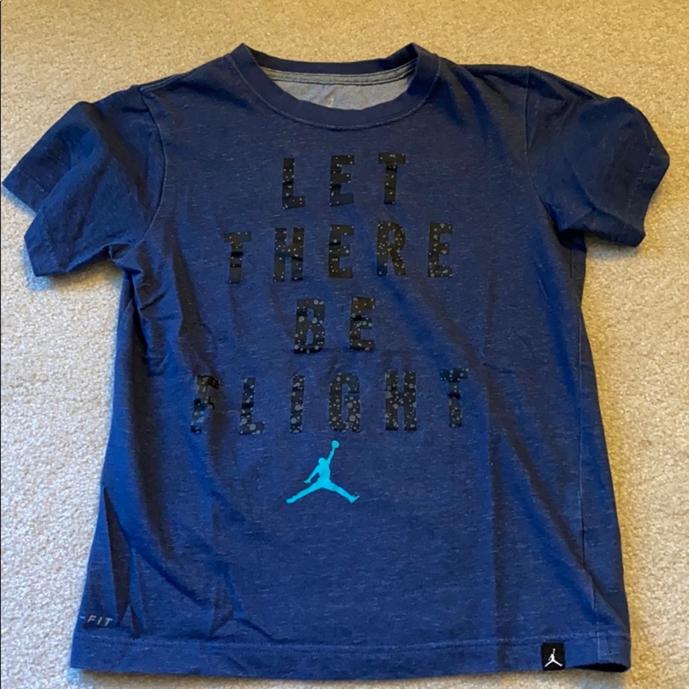 Boys Jordan t-shirt size M